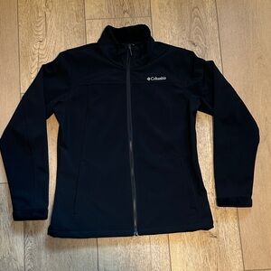 Women’s Columbia Softshell Water Resistant Black Jacket, Size Medium